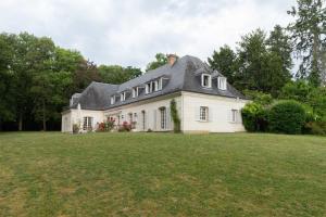 Maisons de vacances Spacious house in a wooded park enclosed by walls and its swimming pool : photos des chambres