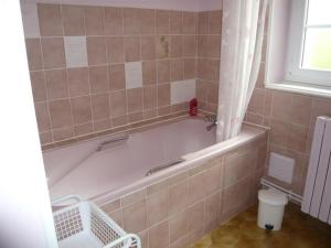 Grande maison à Saint-Pourçain avec piscine, sauna et WiFi - FR-1-489-60