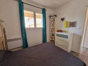 Charmant T2 à 300m de la Plage avec Parking, Loggia Vitrée et Animaux Acceptés - 4 Personnes - FR-1-388-69