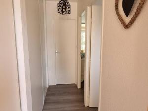 Charmant T2 à 300m de la Plage avec Parking, Loggia Vitrée et Animaux Acceptés - 4 Personnes - FR-1-388-69