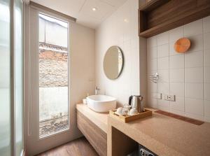 Phòng Tiêu chuẩn có giường King (Standard Room with King Bed)