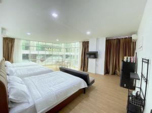 CN Homestay B2 Floor 2 at Nagoya Hill Mall