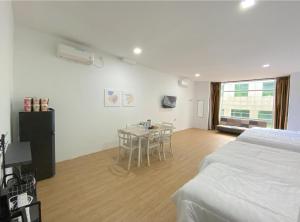 CN Homestay B1 Floor 2 at Nagoya Hill Mall