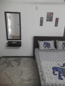 WHITE HOUSE- 1BK Pleasant Apartment with Open Terrace