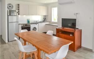 Appartements Amazing apartment in Agde with WiFi and 2 Bedrooms : photos des chambres