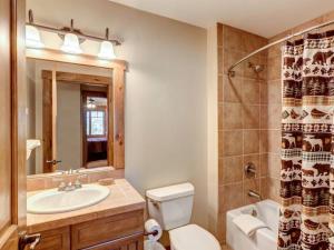 Luxury 2 Bedroom Mountain Vacation Rental In Breckenridge With Access To A Hot Tub And Heated Garage Parking