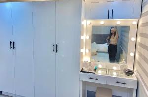 IV’s Condo w Netflix, Wifi & Karaoke