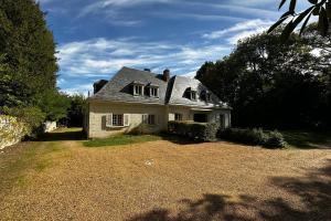 Maisons de vacances Spacious house in a wooded park enclosed by walls and its swimming pool : photos des chambres