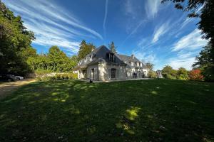 Maisons de vacances Spacious house in a wooded park enclosed by walls and its swimming pool : photos des chambres