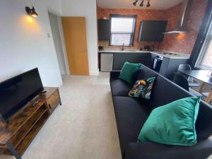 1 bed flat with parking near town centre