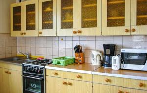 Cozy Apartment In Swinoujscie With Kitchen