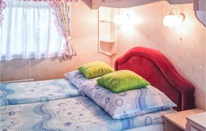 Awesome caravan in Retowo 4 with 2 Bedrooms