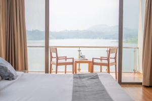 Shvas Island Resort
