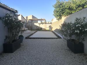 Maisons de vacances Lieu paisible aux pieds des Alpilles parking prive : photos des chambres