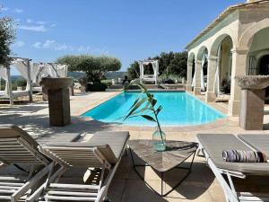 Villas Luxury Villa in front of the famous Pont-du-Gard. : photos des chambres