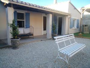 Maisons de vacances Lieu paisible aux pieds des Alpilles parking prive : photos des chambres