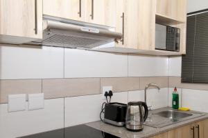 Beautiful Studio Cottage at Menlyn Maine