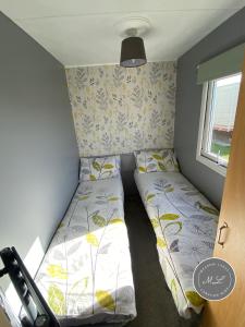 Promenade 566, direct beach access, close to fantasy island, WiFi, pet friendly - Meadow Lakes Caravan & Lodge Hire