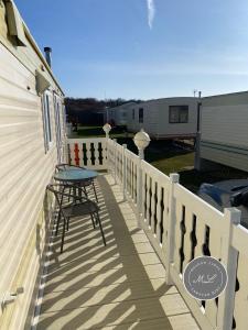 Promenade 566, direct beach access, close to fantasy island, WiFi, pet friendly - Meadow Lakes Caravan & Lodge Hire