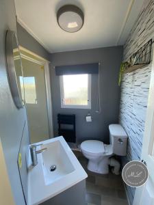 Promenade 852 - pet friendly, WiFi and just a few steps from the beach, close to Fantasy Island - Meadow Lakes Caravan & Lodge Hire