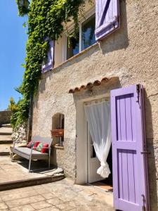 Studio dans maison de village