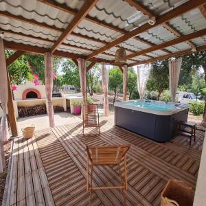 Villas Villa Mozzi's Jacuzzi Jardin Barbecue 5mn plages : photos des chambres
