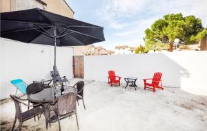 Awesome Home In Villeneuve-Lès-Montréa