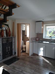 Namelis uždarame kieme