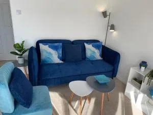 Close to beach. Two bed compact flat. - Dersingham