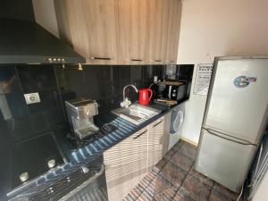 Central Studio with Lovely Terrace & Free street Parking