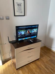 Central Studio with Lovely Terrace & Free street Parking