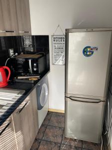 Central Studio with Lovely Terrace Free street Parking