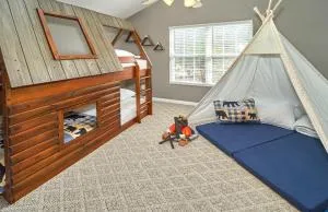 Log Bunk Bed, Playhouse, & TeePee-Willow Trace Retreat 5mi to Dollywood - Reagantown