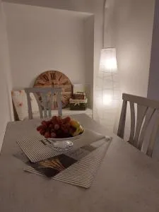 "Lo charme" a 5 minuti a piedi da Ospedale,Teatro Coccia ed Universita',a 30 minuti dai Laghi e 40 minuti da Milano - Novara