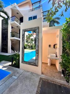 5th AVENUE oasis 8 personas