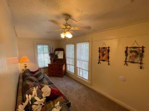 Carriage Inn - Utopia Suite 4