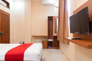 RedDoorz Syariah near RS Mata Padang