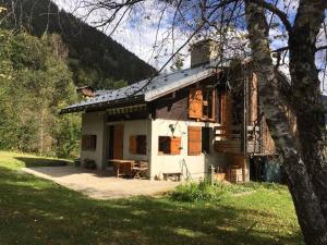 Chalet darchitecte au calme, 2 chambres, proche Arêches et piste, pour 7 personnes - FR-1-342-288