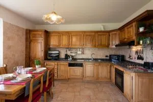 Villa Mara - Aosta - 200 mq - WiFi - Jacuzzi - Parcheggio - Giardino - Senin