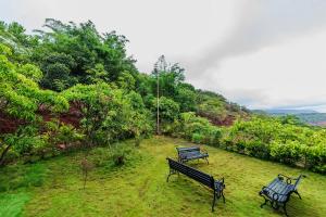 CosmicStays Little Sunrise - An Idyllic Countryside Experience