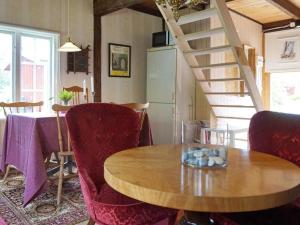 En lantlig idyll med skogen precis utanför dörren!