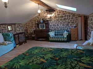 Maisons de vacances Gite le rocher du chateau de Retourtour : photos des chambres