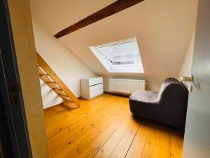 Down Town Spacious Loft with Private Parking