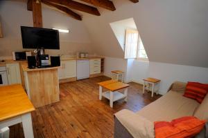 Appartements Le Clos des Rives : Appartement 1 Chambre - Vue sur Piscine