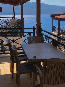 Amazing 2 bedroom penthouse!