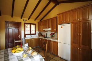 Vivelorural Casa rural Las Rosas con piscina