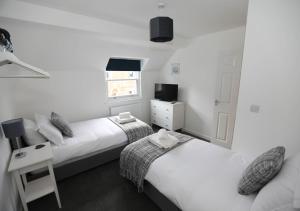 Exmouth - Apartment 2, Strand House - Modern 2 Bedroom Apartment, Perfect Location For Access To Beach & Town Centre - Sleeps 6 Guests - Hosted By RENTMYHOUSE