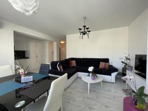Bright Spacious 1BD Flat with a Cute Balcony