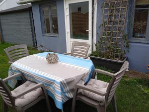 B&B / Chambres d'hotes HOTE MERLIMONT : Chambre Double - Vue sur Jardin