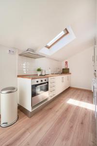 Sunny Apartment with Terrace.River view!